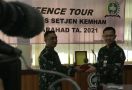 Gelar Tur Pertahanan, Kemenhan Ajak Jurnalis Sambangi Disjarah TNI AD dan PT Pindad - JPNN.com
