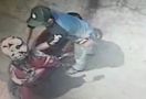 Lihat, Aksi Pemuda Ini Terekam CCTV Menggasak Sepeda Motor - JPNN.com