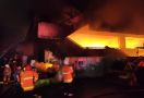 389 Kios Blok C Pasar Minggu Terbakar, Sebegini Taksiran Nilai Kerugian - JPNN.com