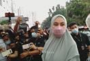 Reaksi Kartika Putri Dituding Menyuap Polisi terkait Penangkapan Richard Lee - JPNN.com