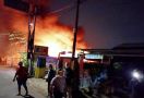 Gudang Mebel dan Dua Kendaraan di Cakung Ludes Terbakar, Diduga Karena Petasan - JPNN.com