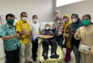 Anggota DPR RI Menerima Suntikan Sel Deindritik Vaksin Nusantara di RSPAD - JPNN.com