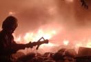 Sebuah Rumah di Palmerah Ludes Terbakar, 19 Unit Branwir Dikerahkan - JPNN.com
