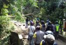 Massa Adang Aparat, Desa Wadas Purworejo Mencekam, Sejumlah Warga Ditangkap - JPNN.com
