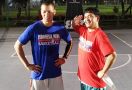 Indra Bekti dan Samuel Rizal Kompak Isi Ramadan dengan Olahraga Sambil Berbagi - JPNN.com