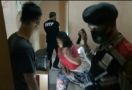 Puluhan Pasangan Bukan Muhrim Tak Berkutik saat Digerebek Dalam Kamar Indekos - JPNN.com