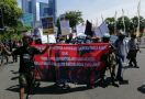 Mahasiswa Papua Gelar Aksi di Surabaya, Diadang Massa Pimpinan Stanley, Panas! - JPNN.com
