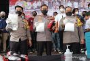 Polisi Gerak Cepat, Raden dan Burhan Dibekuk, Barang Buktinya Belasan Kilogram Sabu-Sabu - JPNN.com