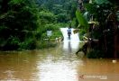 Banjir Menerjang, Aktivitas Warga Lumpuh, Ketinggian Air Sungai Terus Naik - JPNN.com