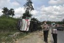 Bus R6 Sambodo Terbalik di Jalintim, 4 Orang Tewas Mengenaskan, Sopir Melarikan Diri - JPNN.com