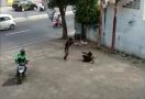 Duel Pakai Sajam, 2 Pemuda Bersimbah Darah, Videonya Viral - JPNN.com