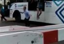 TransJakarta Investigasi Bus yang Mendadak Berhenti di Perlintasan KRL - JPNN.com