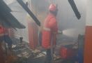 Kebakaran Hebat di Bekasi, 5 Kios Hangus, 3 Warga Luka-luka - JPNN.com