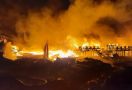 Kebakaran Hebat di Kalideres, Sebuah Gudang Ludes Dimakan Api, Sebegini Kerugiannya - JPNN.com