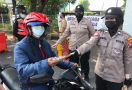 Ini Cara Irjen Nico Afinta agar Warga Bangkalan Mau Dites Usap dan Vaksinasi COVID-19 - JPNN.com
