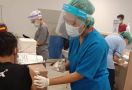 Polsek Pancoran Gelar Vaksinasi COVID-19 untuk Warga, Vaksinator dari Siloam Hospitals - JPNN.com