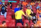 EURO 2020: Mendadak Suporter Belanda dan Ukraina Saling Rangkul. Kok Bisa? - JPNN.com