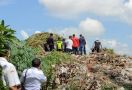 Slamet Mengeruk Tumpukan Eceng Gondok, yang Terangkat Malah Mayat - JPNN.com