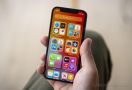 Kurang Laku, iPhone 12 Mini Bakal Disetop Produksinya? - JPNN.com