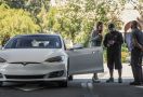 Tesla Recall Ratusan Unit Model 3 dan Model Y karena Masalah Software - JPNN.com