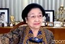 Di Depan Cinta Laura, Megawati Minta Anak Muda Punya Semangat Juang - JPNN.com