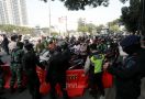 Polisi Menyebut Banyak Dokter dan Pegawai Bank Terhambat Penyekatan PPKM Darurat - JPNN.com