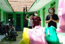 UM Surabaya Berikan Bantuan Paket Sehat Bagi Warga Isoman di Rumah, Silakan Hubungi Nomor Ini - JPNN.com