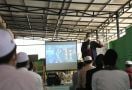 Tim Velox BIN Semprotkan Disinfektan Hingga Edukasi Prokes di Bogor - JPNN.com