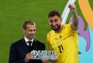 Pemain Terbaik dan Juara Euro 2020, Donnarumma Bikin Tato Trofi Henri Delaunay di Lengan - JPNN.com