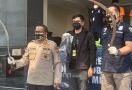 S dan MS Masuk Warung Bubur Sambil Menenteng Celurit, Banjir Darah - JPNN.com