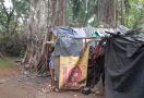 Pasutri Tinggal di Gubuk di Hutan Kota Kawasan Tol Jagorawi - JPNN.com