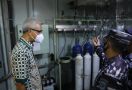 KRI dr Soeharso Bawa Oksigen untuk Jateng, Pak Ganjar: Terima Kasih Sekali Atas Bantuan Ini - JPNN.com