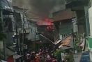10 Rumah di Tanah Abang Terbakar, Kerugian Mencapai Miliaran Rupiah - JPNN.com