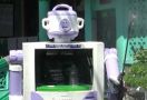 Keren, Warga Bubutan Rakit Robot untuk Semprot Disinfektan di Sekitar Lingkungan - JPNN.com