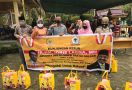 Idris Laena Bagikan 3.000 Paket Bantuan bagi Warga Terdampak PPKM di Dapilnya - JPNN.com