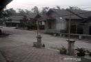 Dampak Erupsi Merapi, 4 Desa di Boyolali Hujan Abu, Begini Penampakannya... - JPNN.com