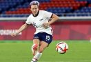 Megan Rapinoe, Lesbian Berambut Ungu Cium Kekasihnya Sesama Atlet AS Usai Berjuang di Olimpiade Tokyo - JPNN.com