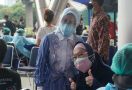 Tengok! Warga Bekasi Selatan Antusias Ikut Vaksinasi Covid-19 - JPNN.com