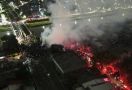 Kebakaran 25 Rumah di Grogol Petamburan, Seorang Warga Luka Bakar - JPNN.com
