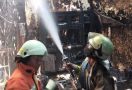 Rumah Dekat SPBU Pulogebang Terbakar, Damkar Kerahkan Satu Branwir - JPNN.com