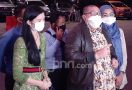 Datangi Polda Metro Jaya, Istri Richard Lee Menitikkan Air Mata - JPNN.com