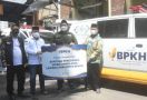 BPKH dan NU Care-Lazisnu Serahkan Ambulans untuk Tiga Kabupaten - JPNN.com