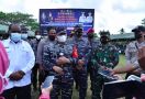 TNI AL Gelar Serbuan Vaksinasi Besar-Besaran di Lapangan Sepak Bola Umbul Harjo Sorong - JPNN.com