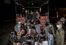 Mbak-Mbak Itu Tengah Malam di Kamar Hotel Bareng Pria Nakal, Bagaimana Bisa Jaga Jarak? - JPNN.com