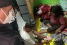 Polisi Gerebek Rumah Dukun, SD Sedang Tidur Bareng Wanita, Ada Uang Rp 1 Miliar - JPNN.com
