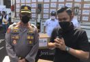 Crazy Rich Malang Membagikan APD dan Sembako untuk Warga Surabaya - JPNN.com