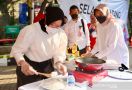 Bu Risma Melelang Nasi Goreng Buatannya Sendiri untuk Amal - JPNN.com