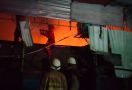 Kebakaran Bangunan Kontrakan 20 Pintu di Pulogadung, Sebegini Kerugiannya - JPNN.com