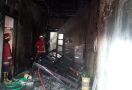 Sebuah Rumah di Bekasi Terbakar karena Sampah, Ya Ampun - JPNN.com