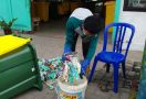 Duh, Sampah Rumah Tangga Masker di Surabaya Mencapai 863 Kilogram per Bulan - JPNN.com